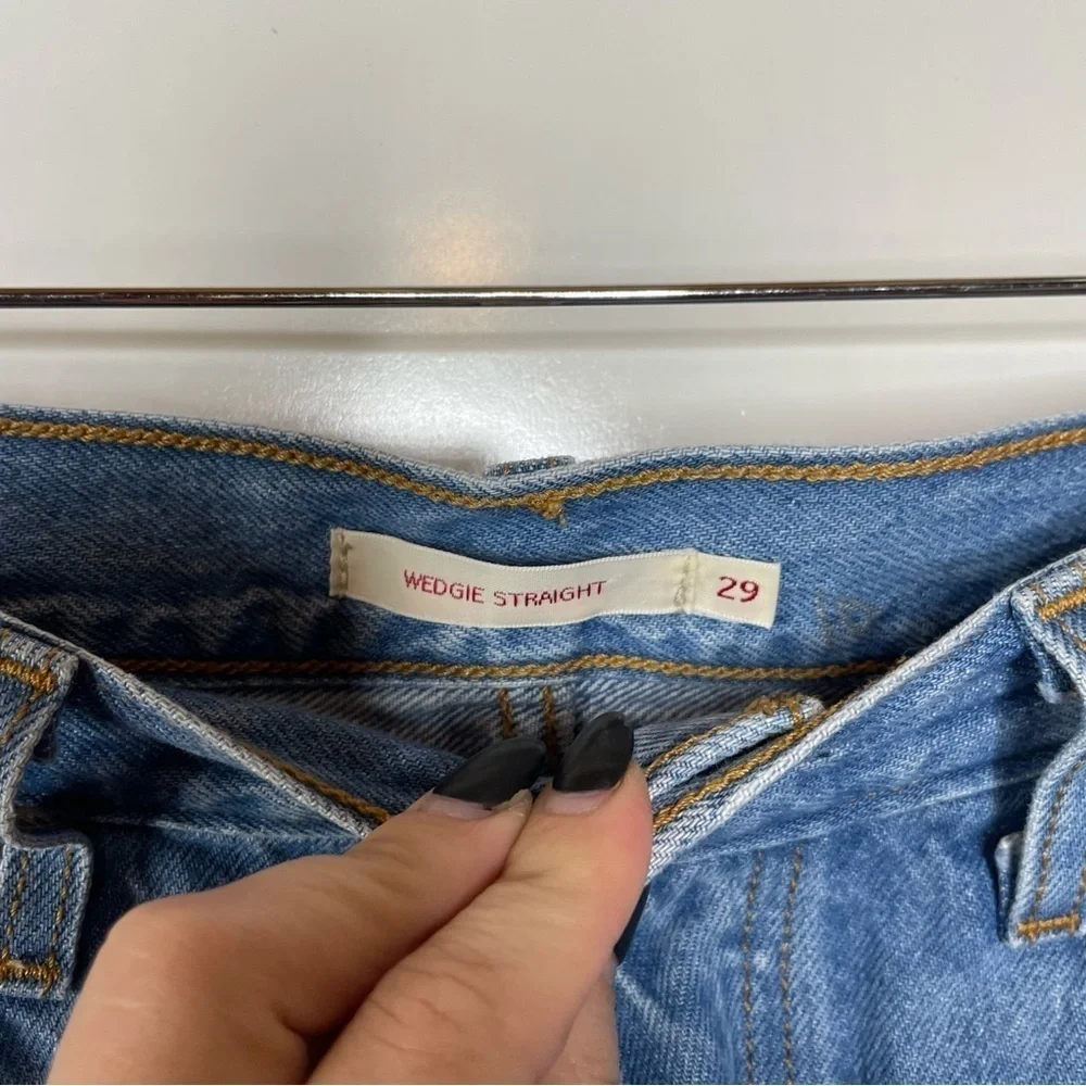 Levi’s Wedgie Straight Distressed‎ Jeans Size 29